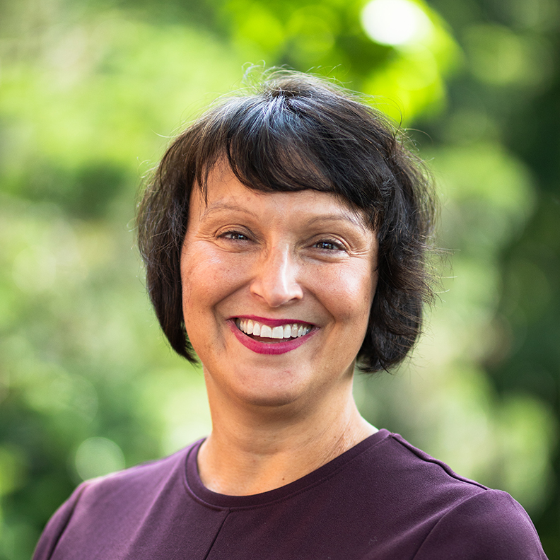 Amy Lyn McDonald, Elmhurst University