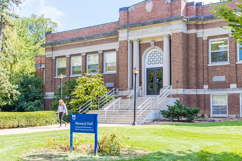 A photo of the exterior of Memorial Hall on the campus of Elmhurst College.