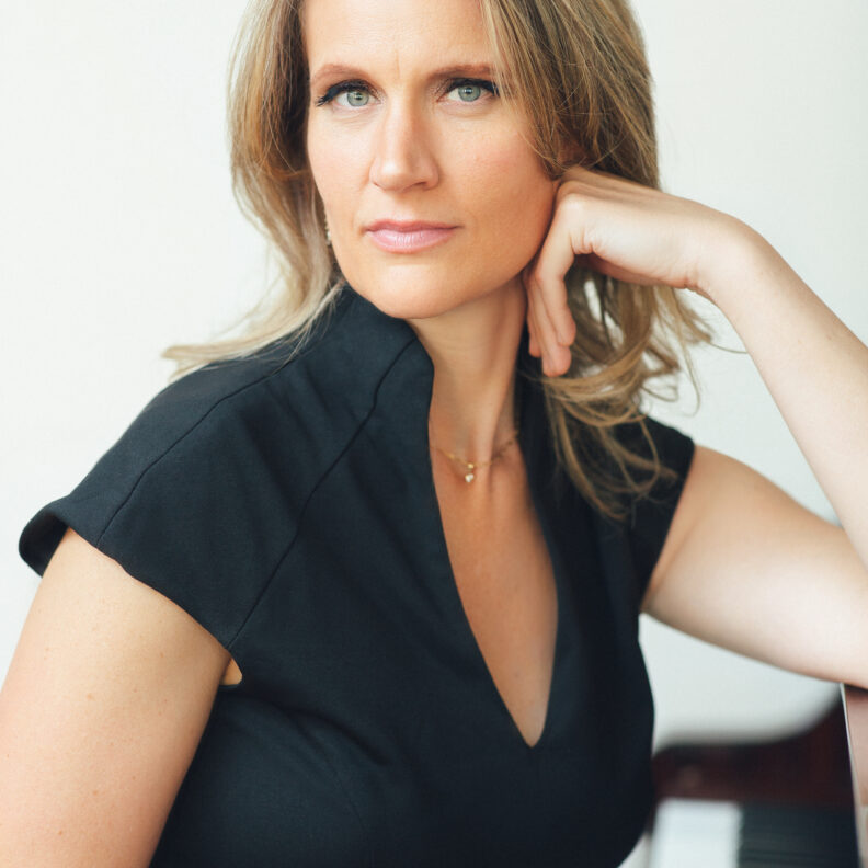 Amy Wurtz Headshot 2_Photo by Alain Milotti