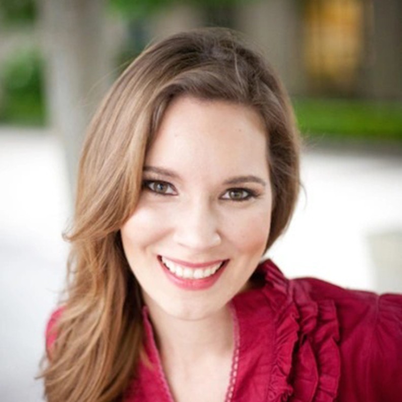 Margaret Fox Headshot Photo